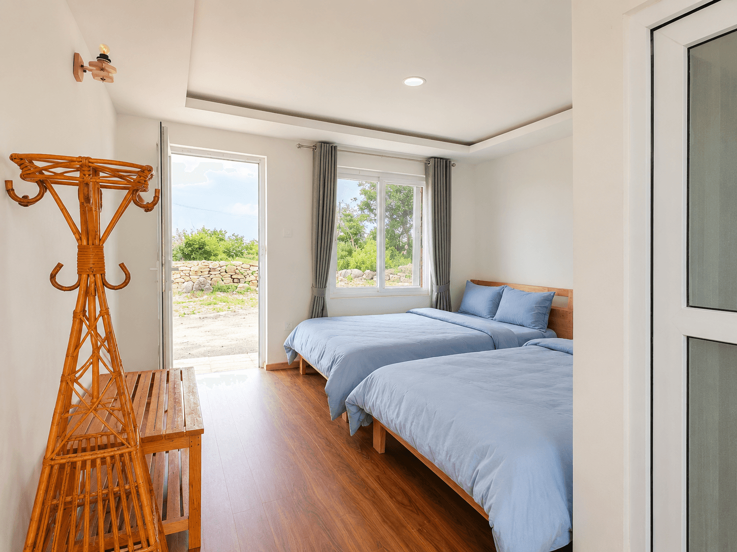 Twin bed room with open door view